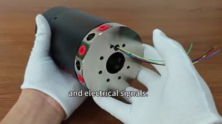 8 pneumatic lines and 5 signal channels Integrated slip ring with 30mm through-bore and 200rpm speed